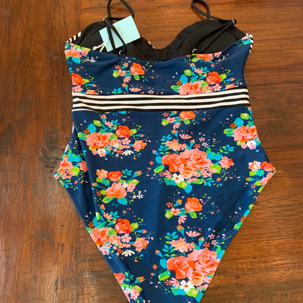 One piece swim suit